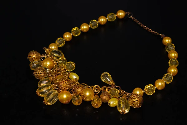 Kendini beğenmiş kadınlar için kolyeler