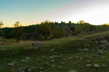 Calar Taşı, İspanya 'nın Moratalla eyaletinin Benizar köyünde yer alan bir kireçtaşı dağıdır.)