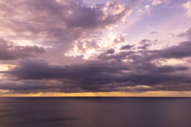 Benidorm 'da Bulutlu Gökyüzü, Alicante (İspanya)