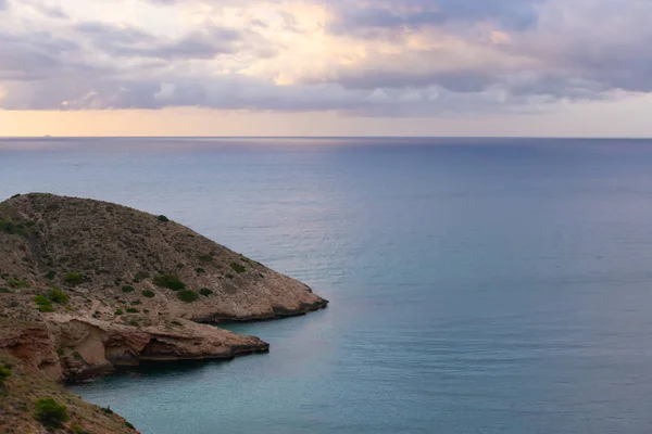 Alicante 'deki Benidorm uçurumları (İspanya)