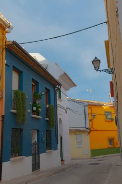 Alicante 'deki eski Denia kenti, İspanya' nın kıyı ve kültür turizm ikonu