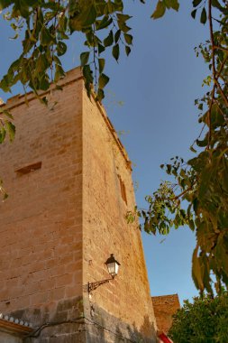 Denia Castle şehrin bir simgesidir ve ziyaret etmek zorundadır.
