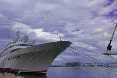 Denia Limanı İspanya 'nın en önemli limanlarından biri.