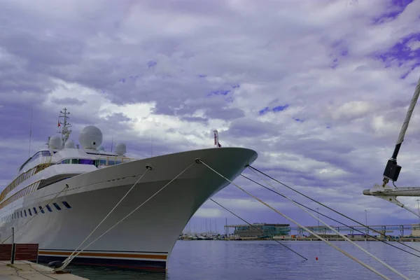 Denia Limanı İspanya 'nın en önemli limanlarından biri.