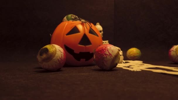 Middelen Voor Een Halloween Feest Met Griezelige Angstaanjagende Decoratie Elementen — Stockvideo