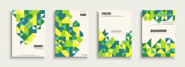 Soyut geometrik şekilli vektör renkli posterlerin toplanması. Parlak modern pankartlar, broşürler, afişler, arka planlar, kartlar. Alışılmadık ticari şablonlar. Dekoratif mozaik baskı.
