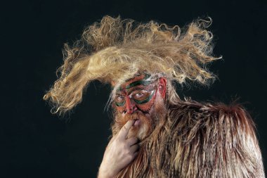 portre portre yüz-sanat eski püskü horoz yetişkin bir kızıl saçlı adamın uzun darmadağınık saç ve sakal ile