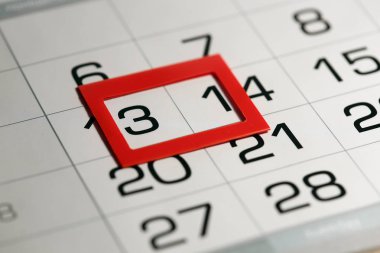 makro doku arka plan sayfa takvim tarihi 14 seçili kırmızı işaretçisi ile 