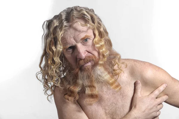Nahaufnahme Porträt Eines Erwachsenen Rothaarigen Mannes Mit Langen Welligen Haaren — Stockfoto