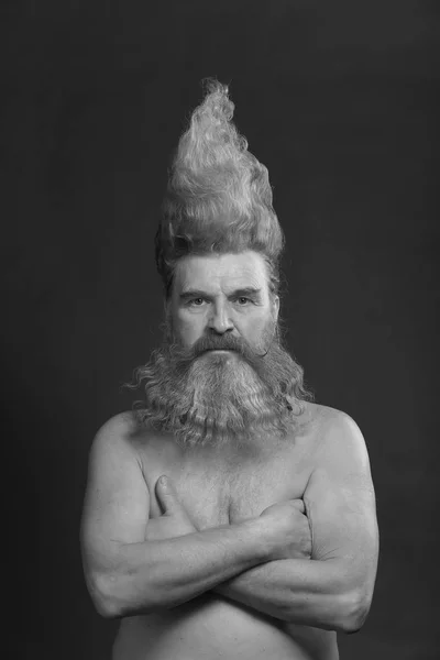 Retrato Primer Plano Hombre Adulto Carismático Con Barba Mohawk Alto —  Fotos de Stock