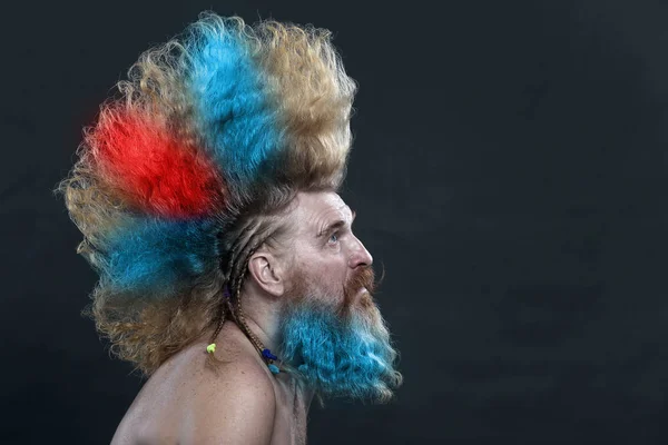 Closeup Portrait Charismatic Adult Man Beard High Red Blue Mohawk — Stock Photo, Image