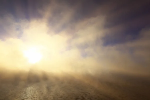 Winterlandschaft Dichter Nebel Über Dem Fluss Frühmorgens Bei Sonnenaufgang — Stockfoto