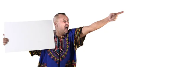 Retrato Hombre Carismático Camisa Color Étnico Con Cartel Blanco Las — Foto de Stock