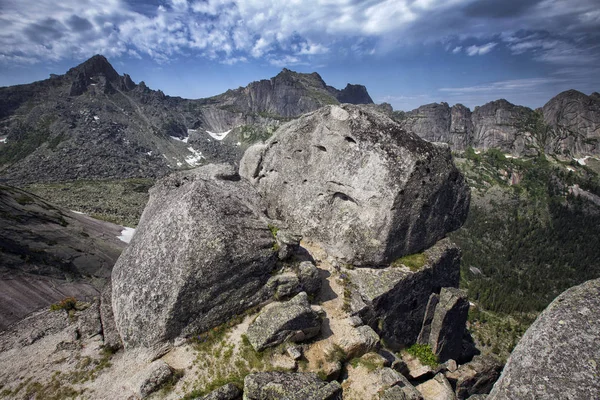 Mount Ergaki - Batı Sayans bir yaz gününde