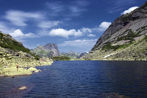 埃尔加基山 西部的 Sayans 在夏天 — 图库照片