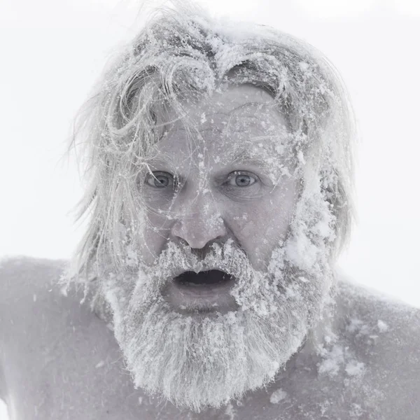 Homme Barbu Après Être Baigné Dans Neige — Photo