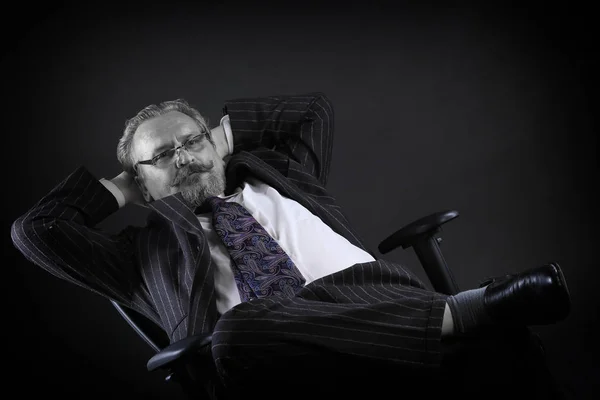 Portret Zbliżenie Dorosłego Mężczyzny Wąsy Brodę Noszenie Okularów Business Studio — Zdjęcie stockowe