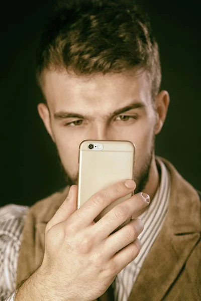 Nahaufnahme Porträt Des Schönen Charismatischen Jungen Mannes Mit Bart Handy — Stockfoto