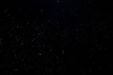 siyah bir arka plan üzerinde makro doku küçük kar taneleri