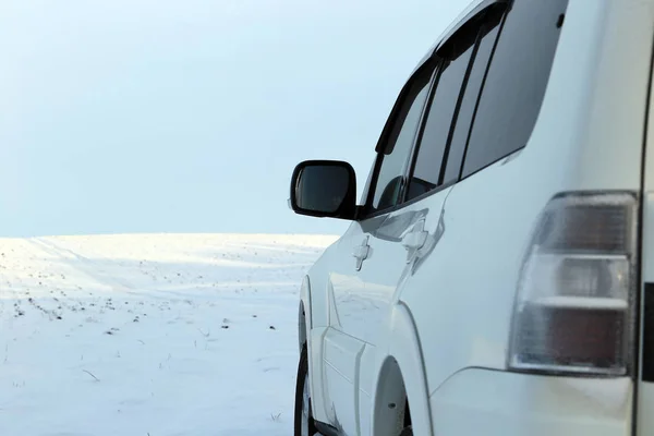 Closeup Fragmentu Automobily Uvedené Sněhu Ledu Slunci — Stock fotografie