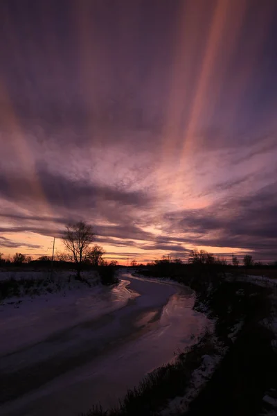 Paisagem Inverno Rosa Brilhante Pôr Sol Roxo Nos Subúrbios — Fotografia de Stock