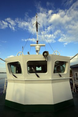 closeup White yat direk mavi gökyüzü