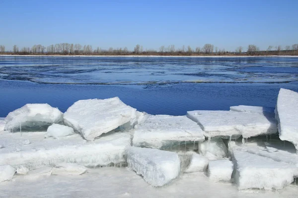 Landschaftseisdrift Auf Dem Fluss Zeitigen Frühling Einem Sonnigen Tag — Stockfoto