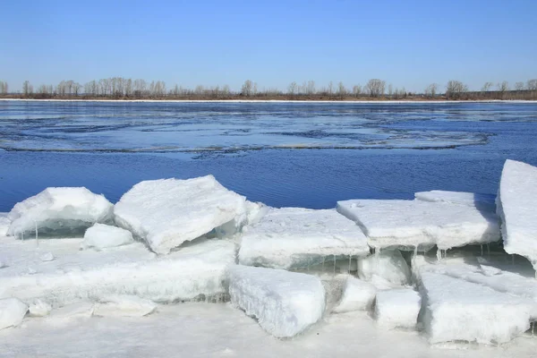 Landschaftseisdrift Auf Dem Fluss Zeitigen Frühling Einem Sonnigen Tag — Stockfoto