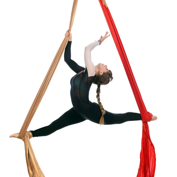 Chica Gimnasta Seda Aérea Aislado Estudio Fondo Blanco —  Fotos de Stock