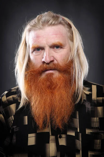Retrato Hombre Adulto Con Barba Roja Bigote Sobre Estudio Fondo — Foto de Stock