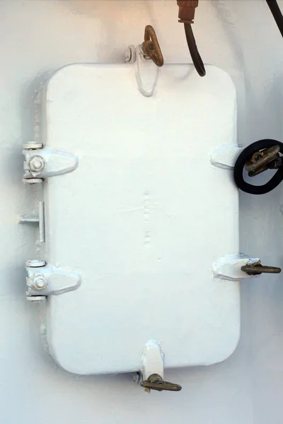 Makroschrauben Türfenster Weiße Farbe Auf Dem Schiff — Stockfoto