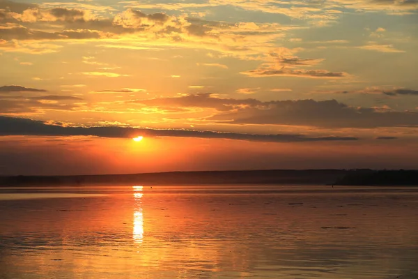 Yaz Manzara Güzel Günbatımı Sakin Nehri — Stok fotoğraf