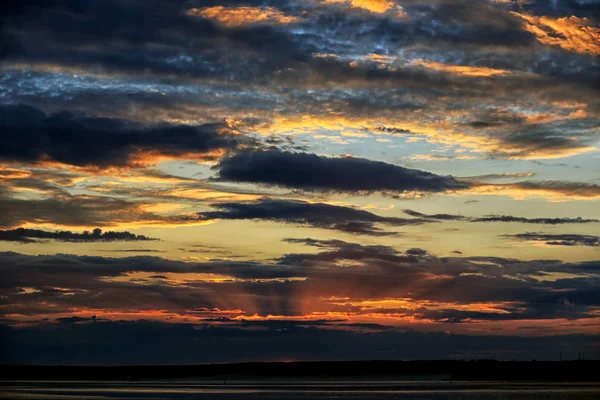 Летний Пейзаж Красивый Закат Над Спокойной Рекой — стоковое фото