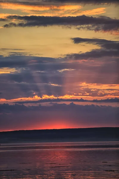 Paisaje Verano Hermoso Atardecer Sobre Río Tranquilo — Foto de Stock