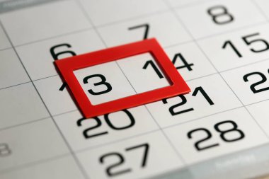 makro doku arka plan sayfa takvim tarihi 14 seçili kırmızı işaretçisi ile 