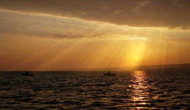 manzara güzel gün batımı su üzerinde olduğunu.