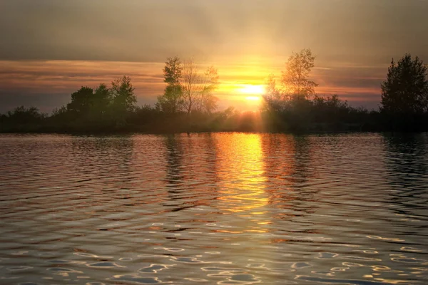 Paisaje Hermoso Atardecer Sobre Río — Foto de Stock