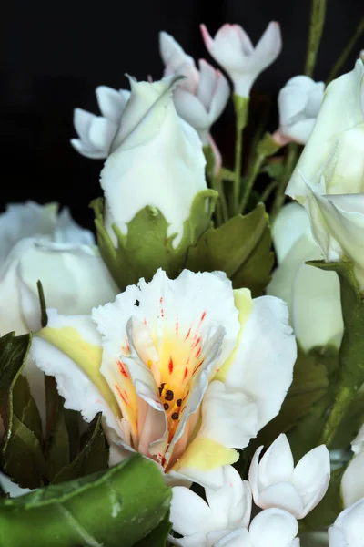 Makro Fachowo Wykonane Piękne Kwiaty Torcie Studio Tło Światło — Zdjęcie stockowe