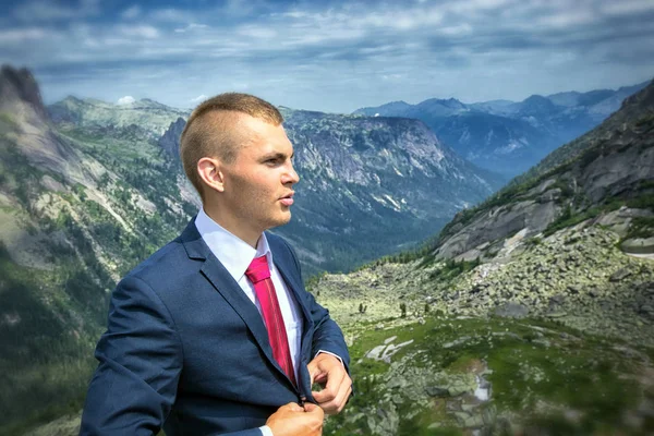 Portrait Young Man Business Suit Top Mountain Background Mountains Blue — Stock Photo, Image