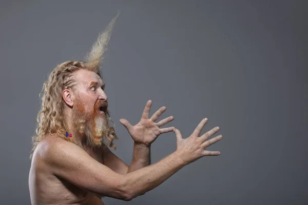 Retrato Primer Plano Hombre Carismático Adulto Con Pelo Largo Barba —  Fotos de Stock