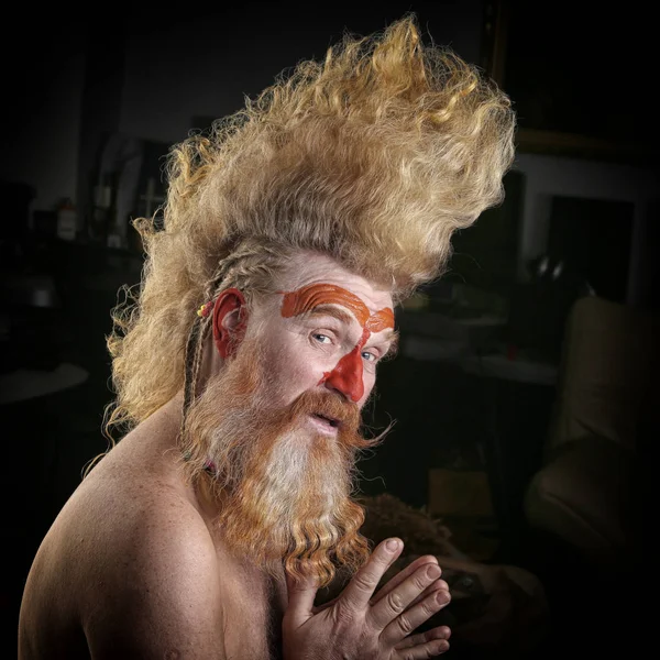 Portrait Rapproché Homme Adulte Charismatique Avec Une Barbe Grand Mohawk — Photo