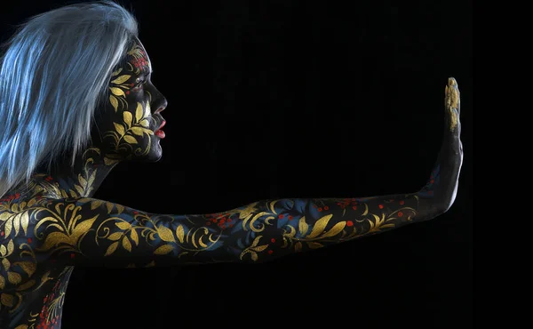 黒の背景のスタジオにホフロマの Gzhel スタイルで女の子の身体芸術の肖像画 — ストック写真