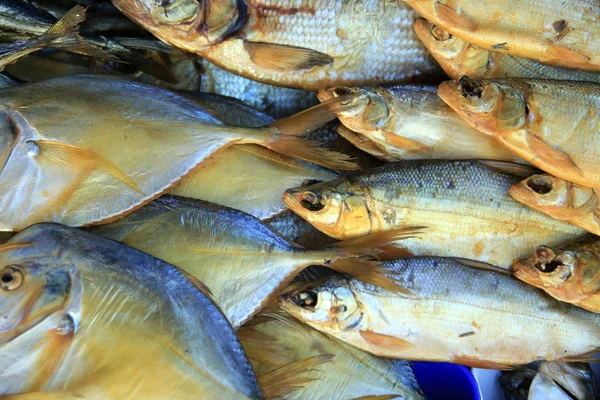 Primer Plano Diferentes Pescados Secos Mercado — Foto de Stock
