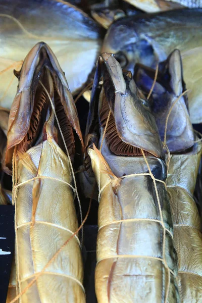 Primer Plano Diferentes Pescados Secos Mercado — Foto de Stock