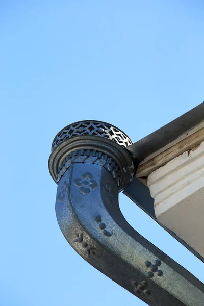 Tubo Drenagem Close Fundo Céu Azul — Fotografia de Stock