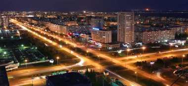 Naberezhnye Chelny, Rusya - 7 Ekim 2014: Naberezhnye Chelny şehrindeki bir gökdelenin çatısından şehir manzarası