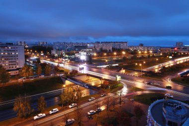Naberezhnye Chelny, Rusya - 7 Ekim 2014: Naberezhnye Chelny şehrindeki bir gökdelenin çatısından şehir manzarası