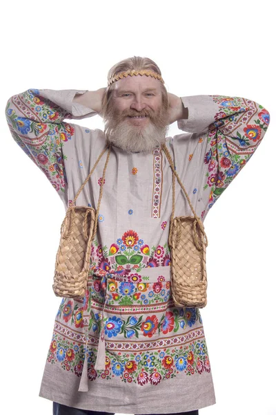 Σλαβική Άνθρωπος Ένα Όμορφο Εθνικό Χρωματισμένο Πουκάμισο — Φωτογραφία Αρχείου