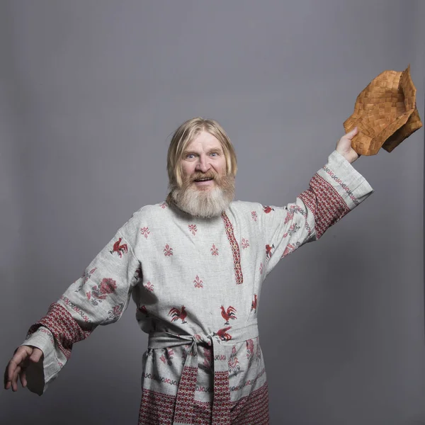 Slovanská Vousatý Muž Krásné Malované Tričko Čepice Birchbark — Stock fotografie
