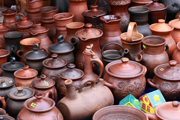 Macro Several Types Clay Pottery Pots Pitchers Teapots Fair Summer — Stock Photo, Image